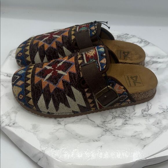 DIRTY LAUNDRY Bebidas Multicolor Southwestern Design Clogs-6.5 NEW! - Picture 3 of 8
